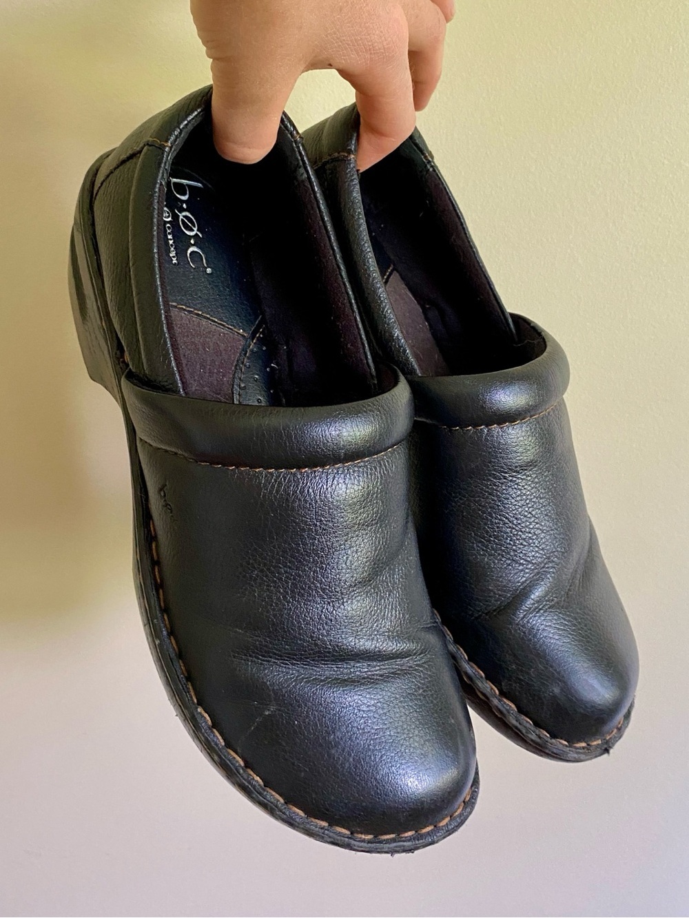 b.o.c. Black Leather Comfort Clogs Sz 11